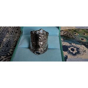 NWOT~OR PAZ ITALY Wide Hammered Band with Bezel Set Blue Topaz Gems